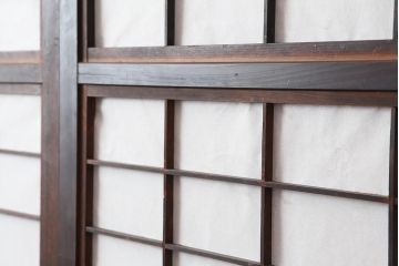アンティーク建具　和製アンティーク　昭和初期　裏障子付き　ゆらゆらガラス　深い色合いが和の雰囲気を高める格子戸4枚セット(ガラス帯戸、引き戸)(R-044284)