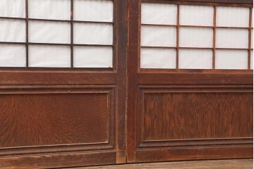 アンティーク建具　和製アンティーク　昭和初期　裏障子付き　ゆらゆらガラス　深い色合いが和の雰囲気を高める格子戸4枚セット(ガラス帯戸、引き戸)(R-044284)