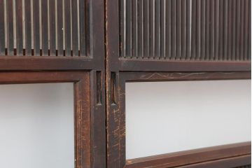 アンティーク建具　和製アンティーク　大正期　裏障子付き　いぶされたような色合いが味わい深い格子戸4枚セット(ガラス帯戸、格子帯戸、引き戸、建具)(R-044285)