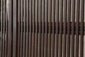 アンティーク建具　和製アンティーク　大正期　裏障子付き　いぶされたような色合いが味わい深い格子戸4枚セット(ガラス帯戸、格子帯戸、引き戸、建具)(R-044286)