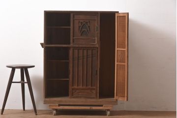 アンティーク家具　大正昭和初期　レトロな雰囲気と凝ったデザインが魅力的な下駄箱(収納棚)(R-044292)