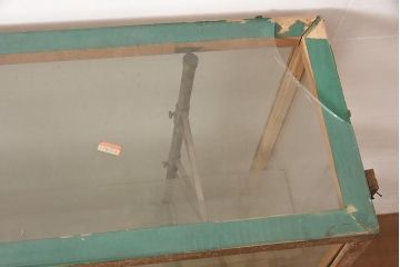 レトロ家具　昭和中期　ノスタルジックな雰囲気の脚付きガラスケース(ショーケース、陳列棚)(R-044303)