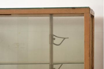 レトロ家具　昭和中期　ノスタルジックな雰囲気の脚付きガラスケース(ショーケース、陳列棚)(R-044303)
