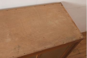 アンティーク家具　昭和中期　銀モールガラスがアクセントのレトロな戸棚(収納棚、食器棚、キャビネット)(R-044305)