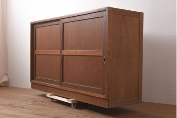 アンティーク家具　昭和中期　シンプルなデザインのレトロな戸棚(収納棚、食器棚、キャビネット)(R-044306)