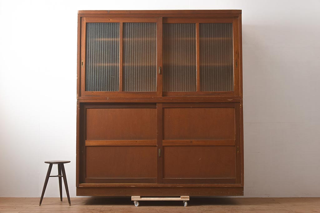 アンティーク家具　昭和中期　銀モールガラス入り　大型サイズのレトロな重ね戸棚(収納棚、食器棚、キャビネット)(R-044307)