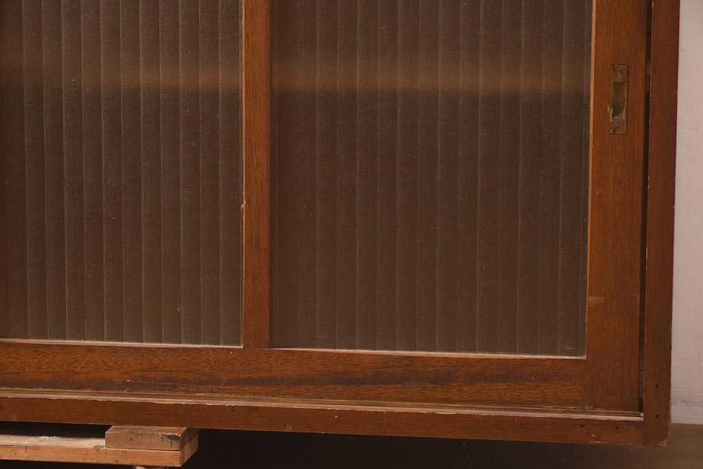 アンティーク家具　昭和中期　銀モールガラス入り　大型サイズのレトロな重ね戸棚(収納棚、食器棚、キャビネット)(R-044307)