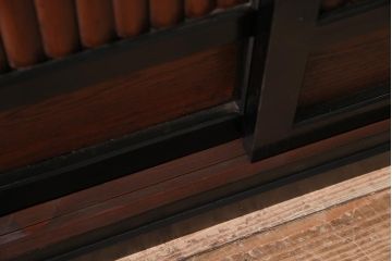 ラフジュ工房オリジナル　古建具リメイク　粋なコントラストが目を引く引き出し付きローボード(収納棚、戸棚、テレビ台、テレビボード)(R-044312)