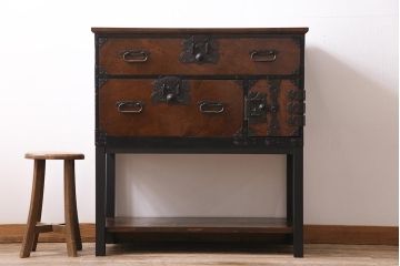 アンティーク家具　リメイク　棚付き　和洋問わずに取り入れやすい庄内箪笥箪笥サイドボード(時代箪笥、衣装箪笥、チェスト)(R-044313)