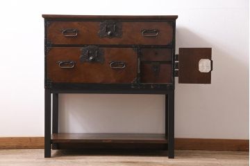 アンティーク家具　リメイク　棚付き　和洋問わずに取り入れやすい庄内箪笥箪笥サイドボード(時代箪笥、衣装箪笥、チェスト)(R-044313)