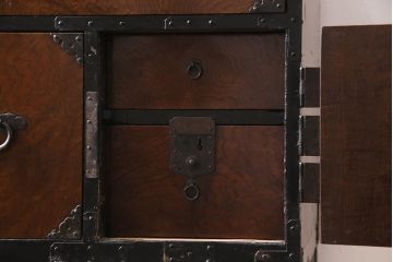 アンティーク家具　リメイク　棚付き　和洋問わずに取り入れやすい庄内箪笥箪笥サイドボード(時代箪笥、衣装箪笥、チェスト)(R-044313)