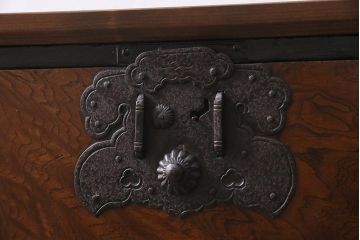 アンティーク家具　リメイク　棚付き　和洋問わずに取り入れやすい庄内箪笥箪笥サイドボード(時代箪笥、衣装箪笥、チェスト)(R-044313)