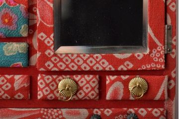 アンティーク　昭和初期　ミニチュア古布箪笥(ちりめん雛道具人形)(R-044320)