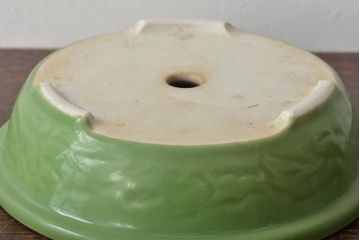 大正〜昭和初期　古い青磁植木鉢(彫刻、陽刻)(R-044326)