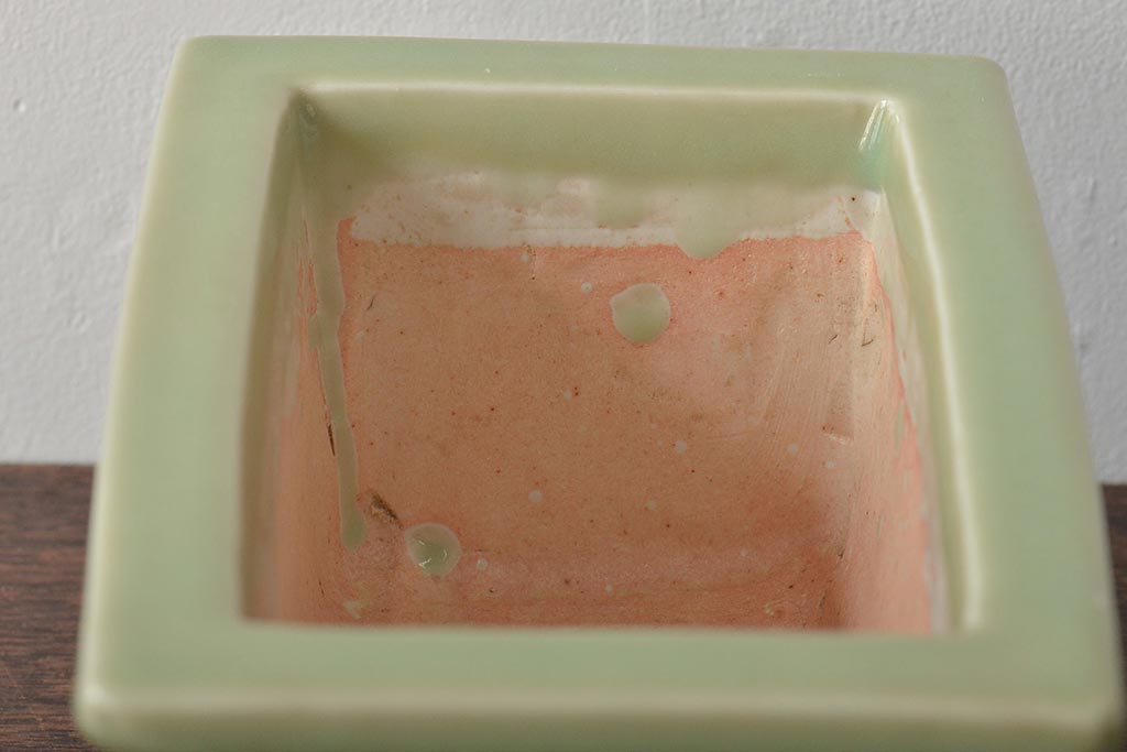 大正〜昭和初期　古い青磁植木鉢(彫刻、陽刻)(R-044330)