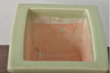 大正〜昭和初期　古い青磁植木鉢(彫刻、陽刻)(R-044330)