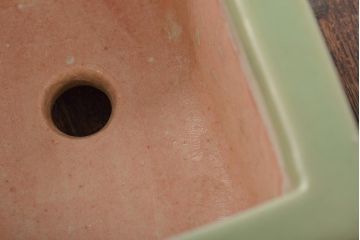 大正〜昭和初期　古い青磁植木鉢(彫刻、陽刻)(R-044330)