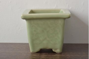 大正〜昭和初期　古い青磁植木鉢(彫刻、陽刻)(R-044330)