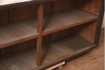 アンティーク家具　シンプルで取り入れやすい木製の飾り棚(オープンラック、シェルフ)(R-044345)