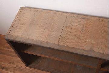 アンティーク家具　シンプルで取り入れやすい木製の飾り棚(オープンラック、シェルフ)(R-044345)