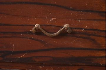 アンティーク家具　昭和初期　前面黒柿貼り　美しい縞模様が目を引く重ね箪笥(和箪笥、衣装箪笥、引き出し、チェスト)(R-044347)