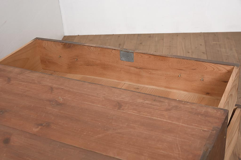 アンティーク家具　昭和初期　前面ケヤキ材　すっきりとした佇まいの和タンス(衣装箪笥、引き出し、チェスト)(R-044348)