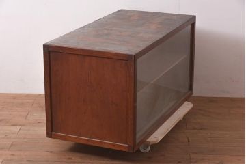 アンティーク家具　昭和初期　レトロでシンプルなデザインの木製ガラスケース(ショーケース、陳列棚、ガラス戸棚)(R-044349)