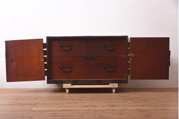 アンティーク家具　ヒノキ材　観音開き扉　金具が立派な衣装箪笥(時代箪笥、ローボード)(R-044350)