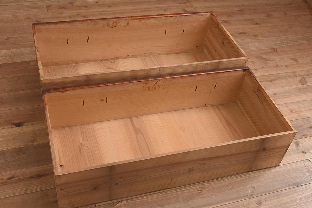 アンティーク家具　ヒノキ材　観音開き扉　金具が立派な衣装箪笥(時代箪笥、ローボード)(R-044350)