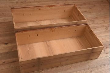 アンティーク家具　ヒノキ材　観音開き扉　金具が立派な衣装箪笥(時代箪笥、ローボード)(R-044350)