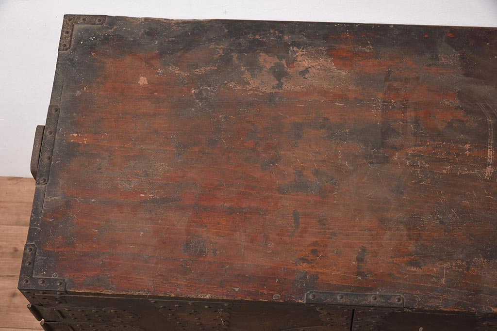 アンティーク家具　ヒノキ材　観音開き扉　金具が立派な衣装箪笥(時代箪笥、ローボード)(R-044350)