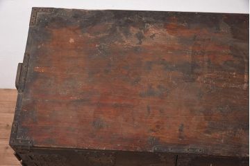 アンティーク家具　ヒノキ材　観音開き扉　金具が立派な衣装箪笥(時代箪笥、ローボード)(R-044350)