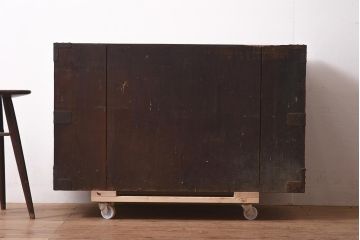 アンティーク家具　ヒノキ材　観音開き扉　金具が立派な衣装箪笥(時代箪笥、ローボード)(R-044350)