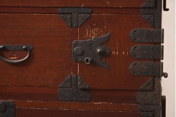 アンティーク家具　明治期　ヒノキ材　赤みがかった色合いが趣のある重ね箪笥(和箪笥、衣装箪笥、引き出し、チェスト)(R-044352)