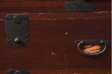 アンティーク家具　明治期　ヒノキ材　赤みがかった色合いが趣のある重ね箪笥(和箪笥、衣装箪笥、引き出し、チェスト)(R-044352)