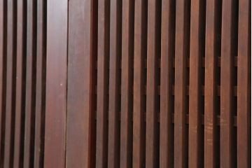 アンティーク建具　和製アンティーク　明治期　経年による味わいが魅力的な格子帯戸2枚セット(板戸、建具、引き戸)(R-044362)