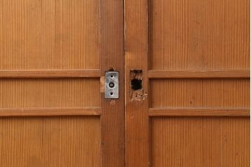 アンティーク建具　昭和中期　和モダンな空間演出におすすめな板戸2枚セット(引き戸、建具)(R-044363)