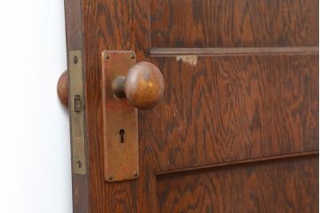 アンティーク建具　昭和初期　突き板仕上げ　独特な木目が目を引く木製ドア　(R-044365)