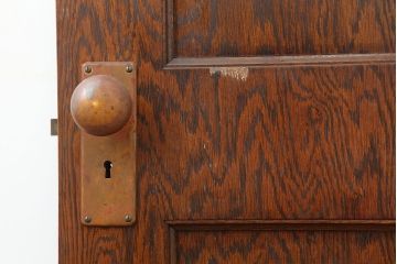 アンティーク建具　昭和初期　突き板仕上げ　独特な木目が目を引く木製ドア(木製扉)(R-044365)