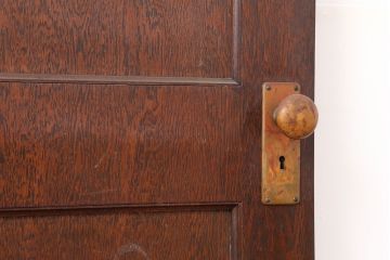アンティーク建具　昭和初期　突き板仕上げ　独特な木目が目を引く木製ドア(木製扉)(R-044365)