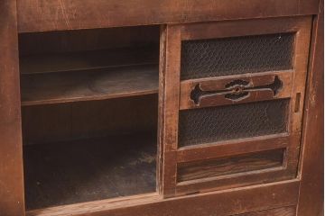 アンティーク家具　明治大正期　黒柿　ダイヤガラス入り　和レトロな空間におすすめの三尺水屋箪笥(収納棚、戸棚、キャビネット)(R-044369)