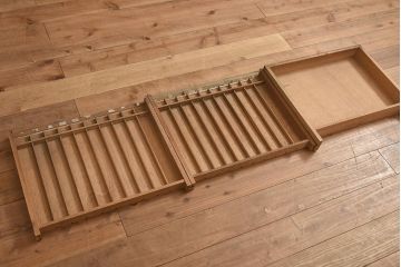 レトロ家具　昭和中期　オリヅル印　昭和レトロな佇まいが魅力のミシン糸ケース(引き出し、収納棚)(R-044372)