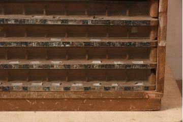 レトロ家具　昭和中期　オリヅル印　昭和レトロな佇まいが魅力のミシン糸ケース(引き出し、収納棚)(R-044372)