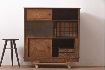 ビンテージ家具　和製ビンテージ　前面桑材貼り　和の風情漂う飾り棚(茶箪笥、茶棚、収納棚)(R-044375)