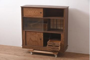 ビンテージ家具　和製ビンテージ　前面桑材貼り　和の風情漂う飾り棚(茶箪笥、茶棚、収納棚)(R-044375)
