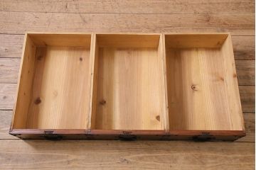 アンティーク家具　明治大正期　前面ケヤキ材　鋲金具が存在感のあるローボード(テレビボード、リビングボード、テレビ台)(R-044382)