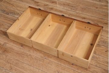 アンティーク家具　明治大正期　前面ケヤキ材　鋲金具が存在感のあるローボード(テレビボード、リビングボード、テレビ台)(R-044382)