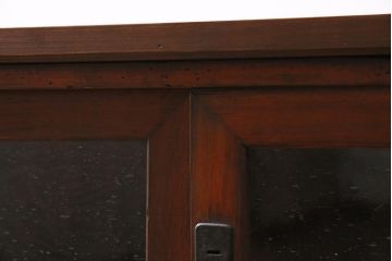アンティーク家具　明治大正期　前面ケヤキ材　鋲金具が存在感のあるローボード(テレビボード、リビングボード、テレビ台)(R-044382)