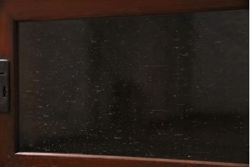 アンティーク家具　明治大正期　前面ケヤキ材　鋲金具が存在感のあるローボード(テレビボード、リビングボード、テレビ台)(R-044382)