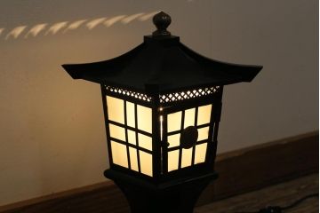 アンティーク照明　昭和期　リメイク　和の雰囲気づくりにおすすめの置き灯籠(灯篭、仏具)(R-044395)